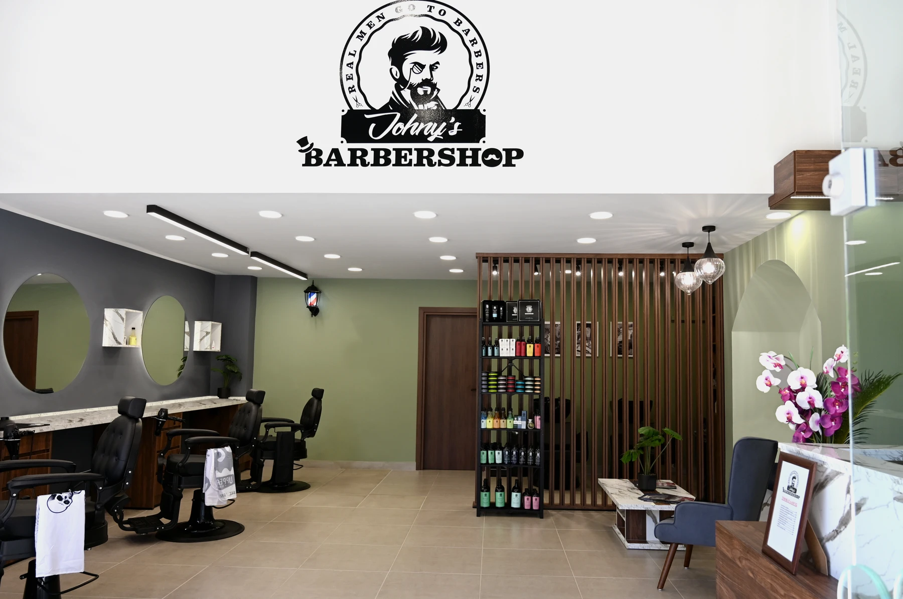 Johnny's Barbershop - Image 3